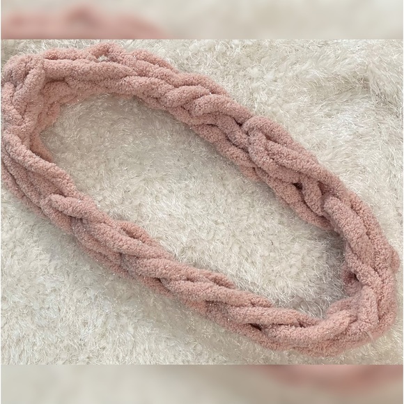 Hand Crafted Arm Knit Blanket Infinity Scarf Sparkly Cherry Blossom pink - Picture 2 of 2